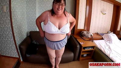 Amayi wonenepa waku Japan amawonetsa mawere ake akulu ndipo amasangalala ndi chidole chogonana. Mayi wina wa ku Asia wa zaka 51 akusimba za kugonana kwawo. Yukiko 1 OSAKAPORN mafuta milf